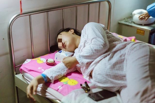 不打无痛自己接生,水中分娩不妨了解下