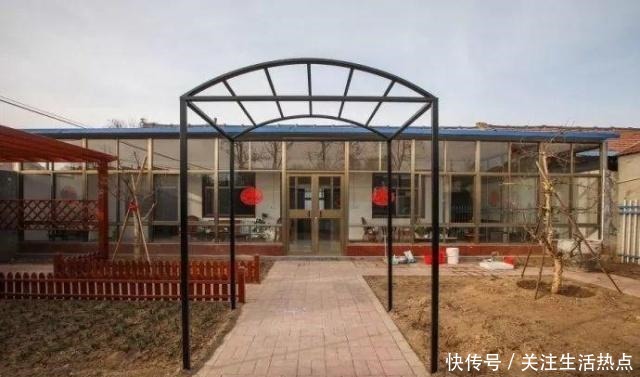 旧农舍改造成花园,一年四季花开不断,邻居看了羡慕的不得了!