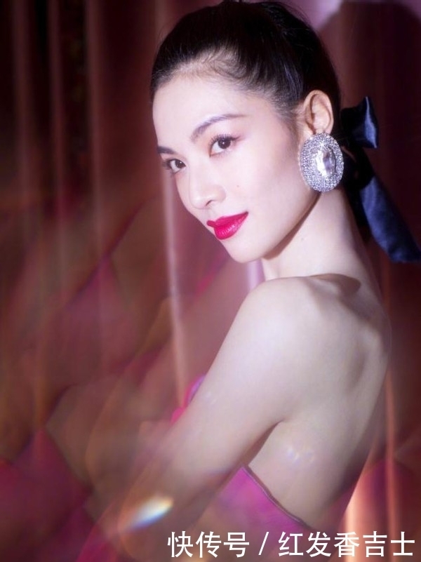 女人涂口红时,这3个“坏习惯”不改,口红再贵还是会掉色沾杯