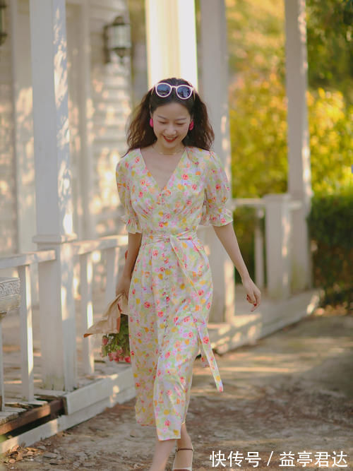 春天|今年碎花裙这样穿,优雅显气质,开启一整个春天的浪漫