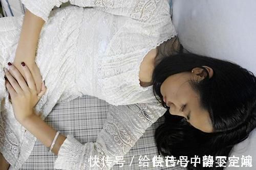 子宫寒气|女人例假时,排出红色小肉球,是什么原因造成的?一定要重视