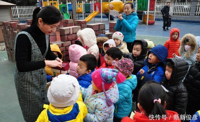 零食|''老师说，吃饭慢就去厕所吃''，宝妈无脏话回怼老师，句句扎心