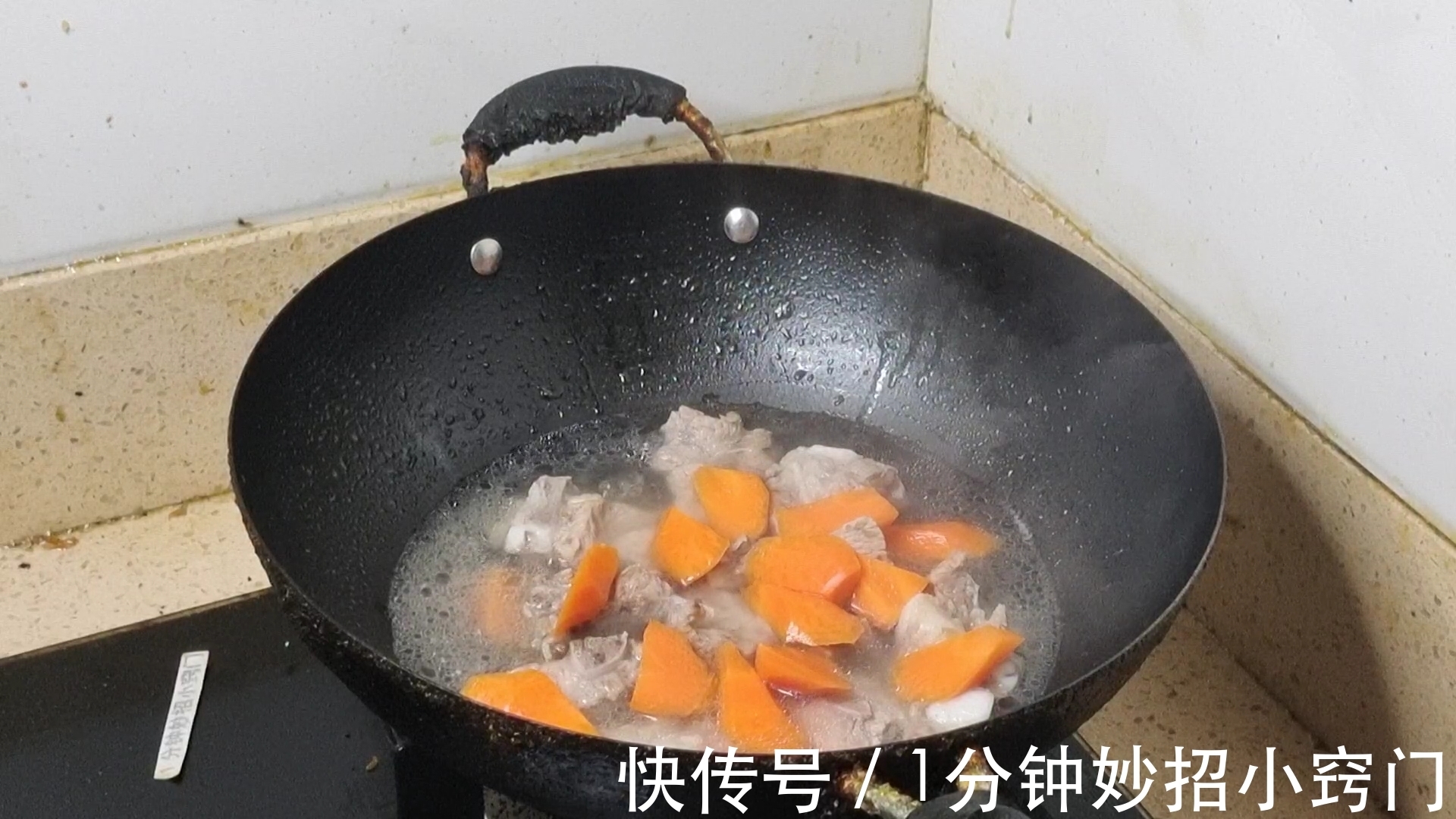 焯水|做排骨时,切记别直接焯水,教你一招,排骨鲜嫩不腥不柴