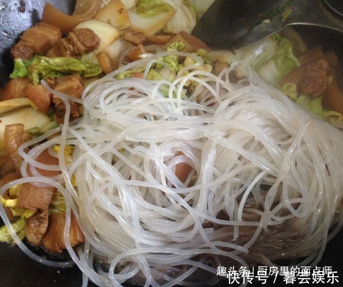 它和白菜炖,暖胃又驱寒,隔天吃一次,小肚子消失,口臭绕路走