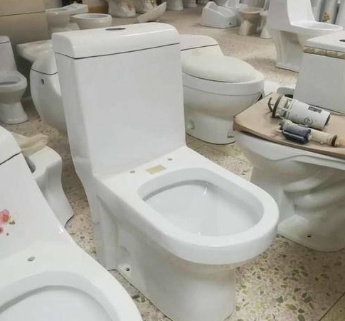 釉面|选马桶时,别再听销售员的瞎忽悠,认准这四点,才能买到好马桶!