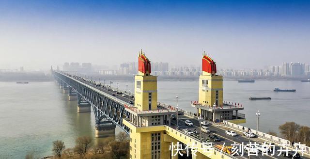 gdp|南京和杭州的差距在哪里呢综合实力不次于杭州，房价不如杭州吗