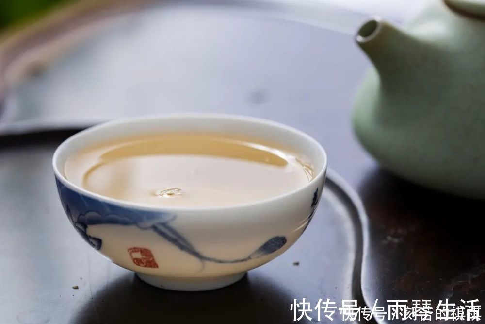 红茶|喝茶,一分钟解渴,一小时休闲,一个月健康,一生长寿