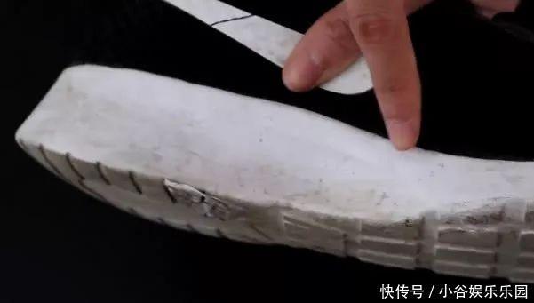 白鞋边穿脏不要水洗，教你一个窍门，再脏鞋边都跟新的一样