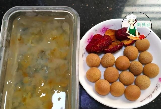 桃胶|夏天,这碱性水果要常吃,和红枣是绝配,每天吃点,脸红润有光泽