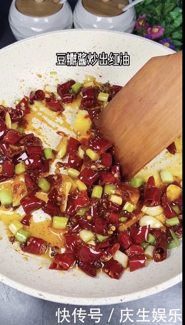 麻辣鱼块,口感酥脆,很好吃