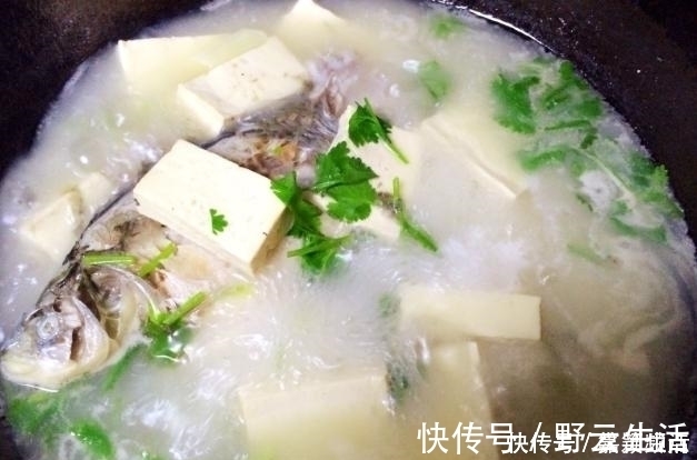 炖鱼汤|炖鱼汤时,用冷水还是热水?多数人没弄清楚,难怪鱼肉不嫩汤不鲜