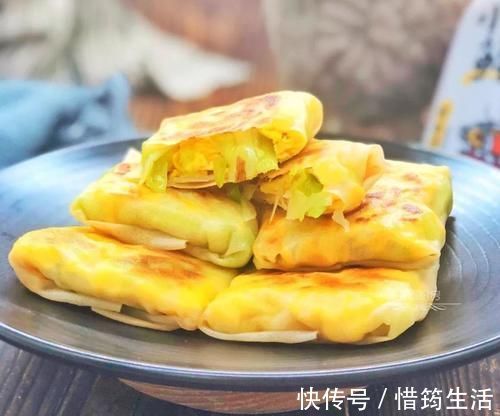不用揉面,这菜做的饼真香,忍不住吃光了一大盘!
