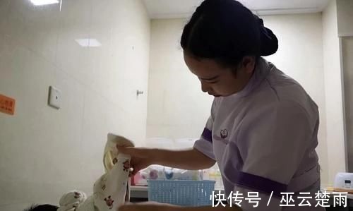 补充水分|刚出生的婴儿,都要经历什么?看完后才知道,原来宝宝那么“忙”