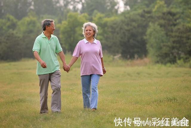 百岁老人谈养生经验,长寿秘诀不是走路,而是睡前做到“3不要”