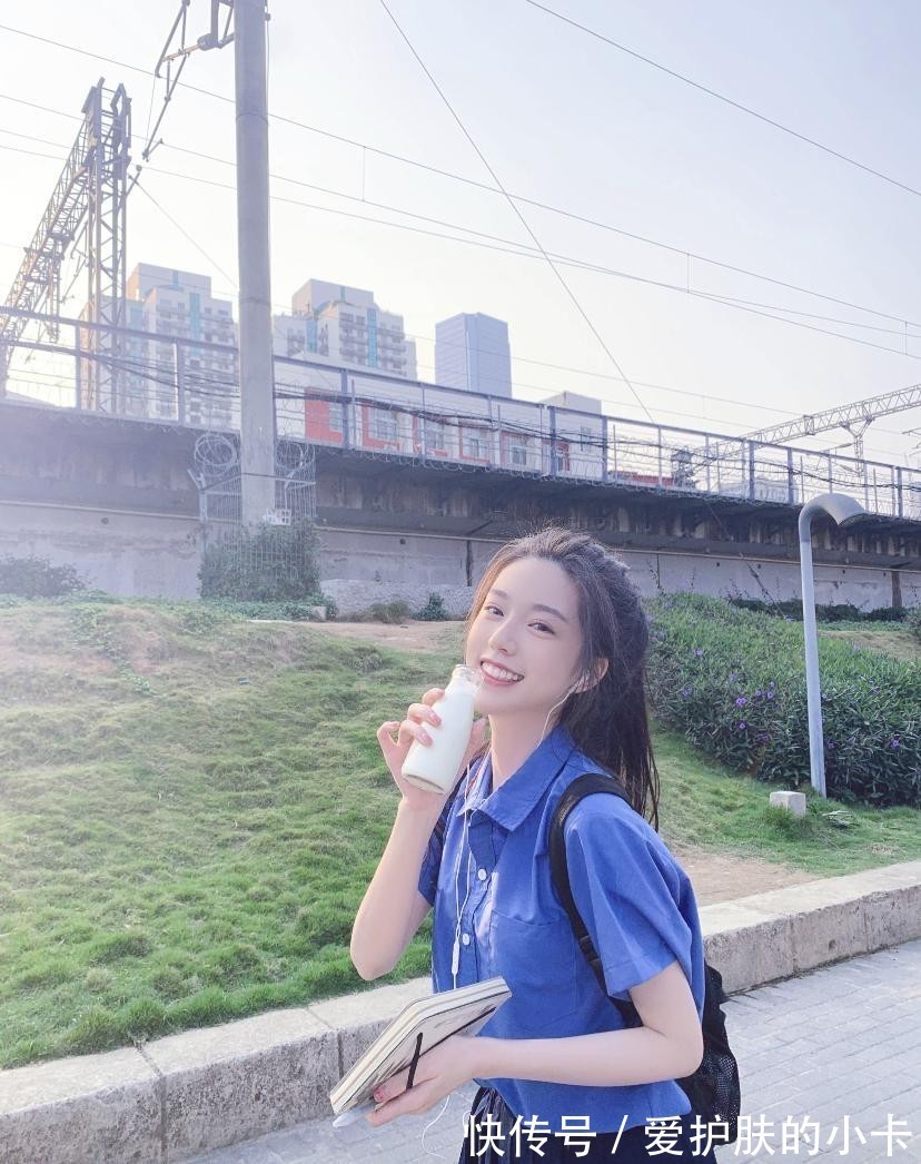 搭配|夏日甜酷风万能公式!明星都爱的时髦风格,普通人也能完美驾驭