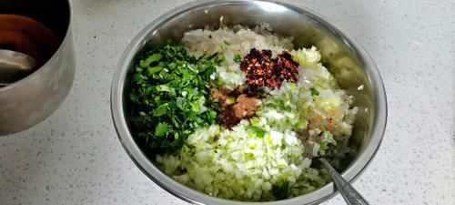 每年冬天我家就爱吃这素包子,5元钱蒸一锅,一口气吃7个