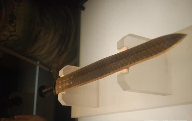 古剑|中国考古出土3把绝世古剑,一千年不朽,一黄金造就,专家:天子之剑