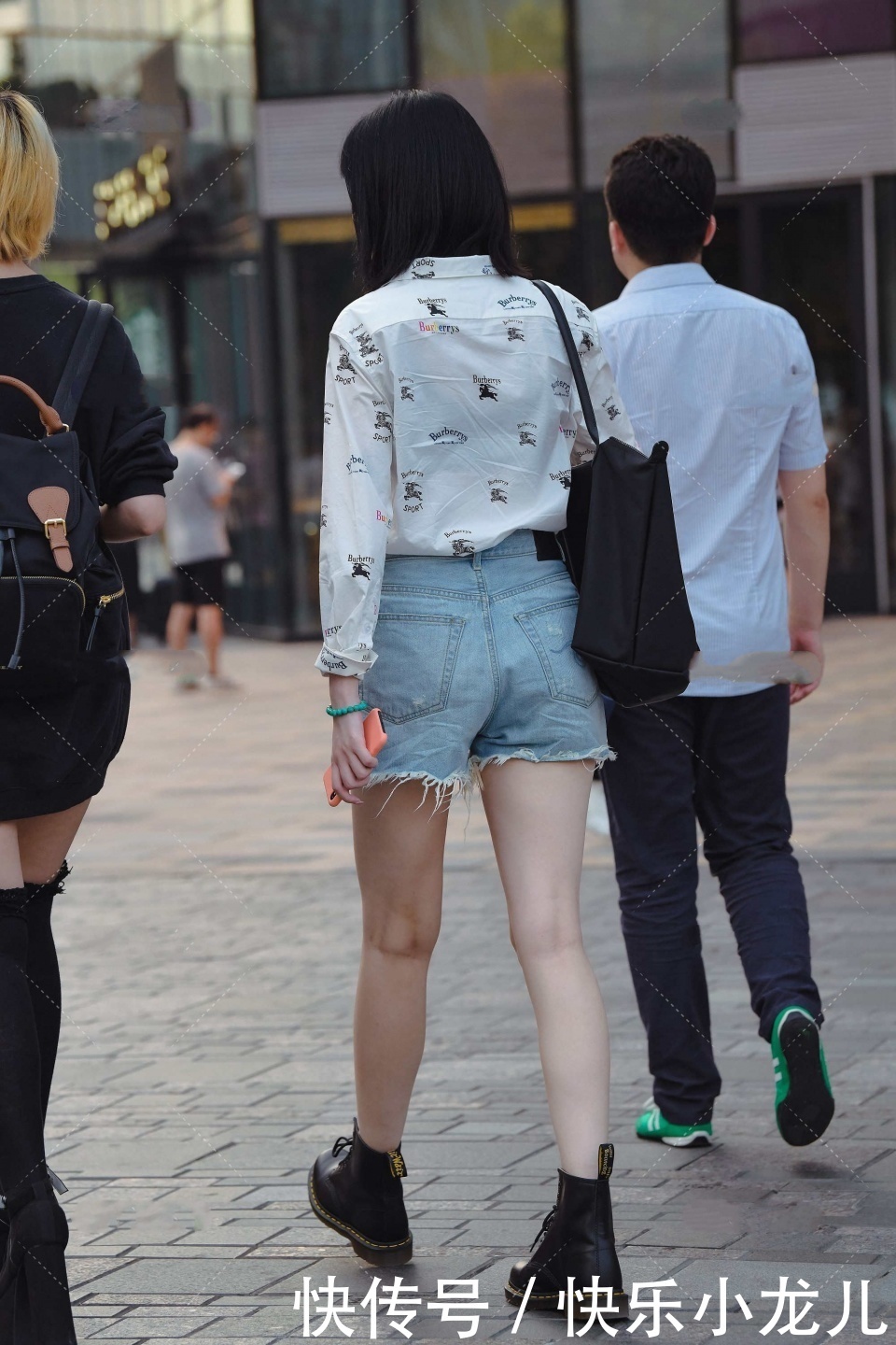 设计感十足的牛仔裤，高级时尚，塑造个人风格