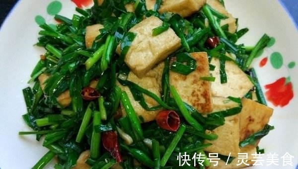 豆腐炒韭菜|豆腐和此物搭配,开胃下饭又美味,吃着比肉香,帮助消化食欲好