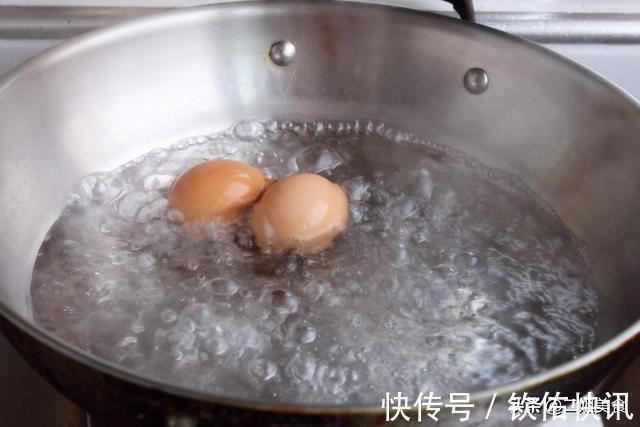 鲜嫩|煮鸡蛋，不能水开就下锅煮，牢记4点，蛋壳一碰就掉，营养鲜嫩