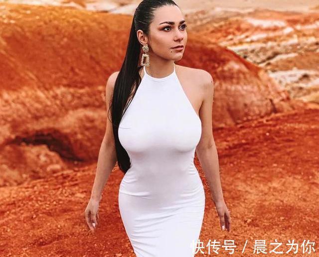 超模|俄罗斯“极品超模”Helga,蜜桃臀+大长腿,性感身材如何塑造?