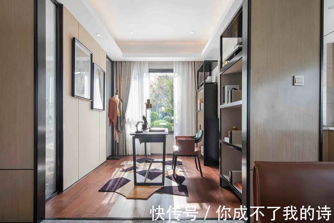 针线活|122㎡现代时尚,心灵手巧的女主,在家布置工作台,做起针线活