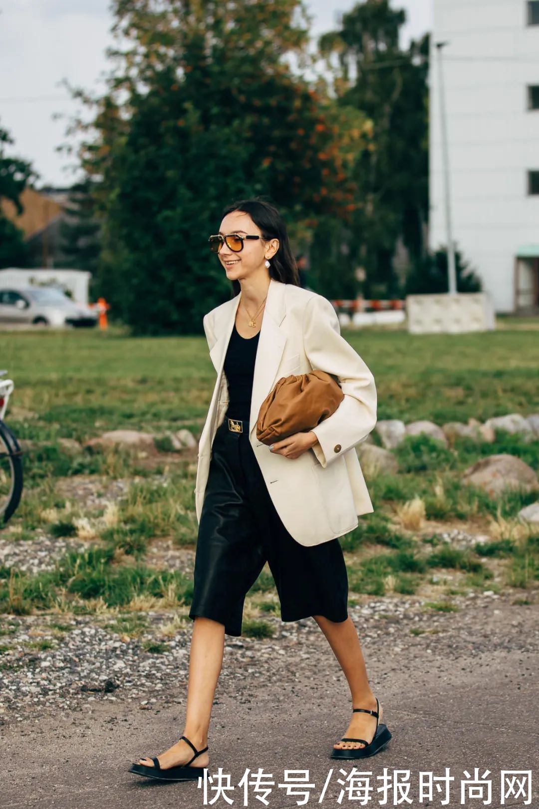 小裙子穿腻了？也许你的衣橱还差一条“百慕大短裤”