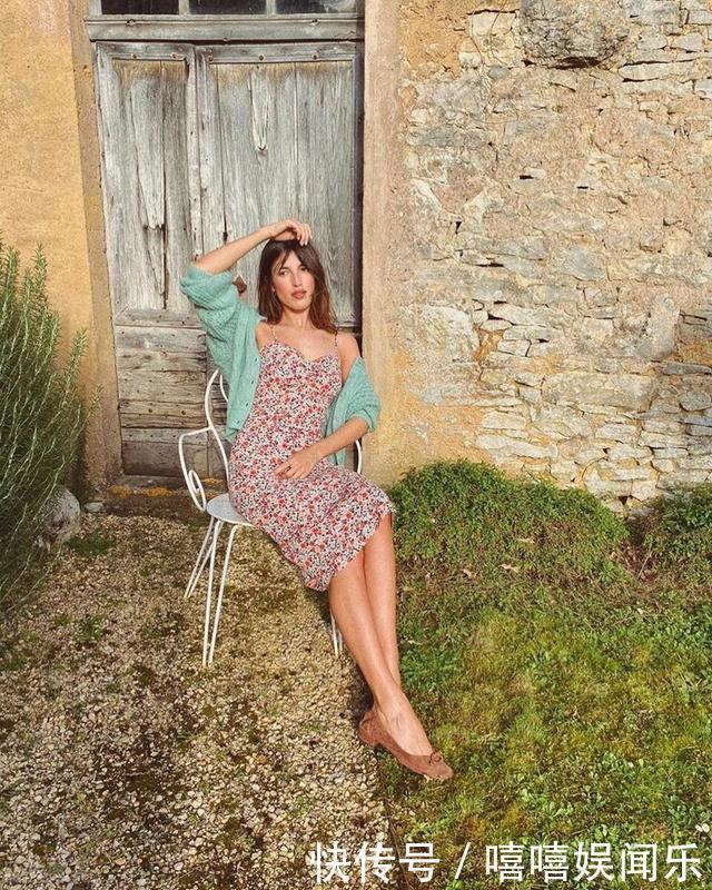 今年不流行风衣了,时髦精都穿“针织开衫”,遮肉显瘦美得不一般