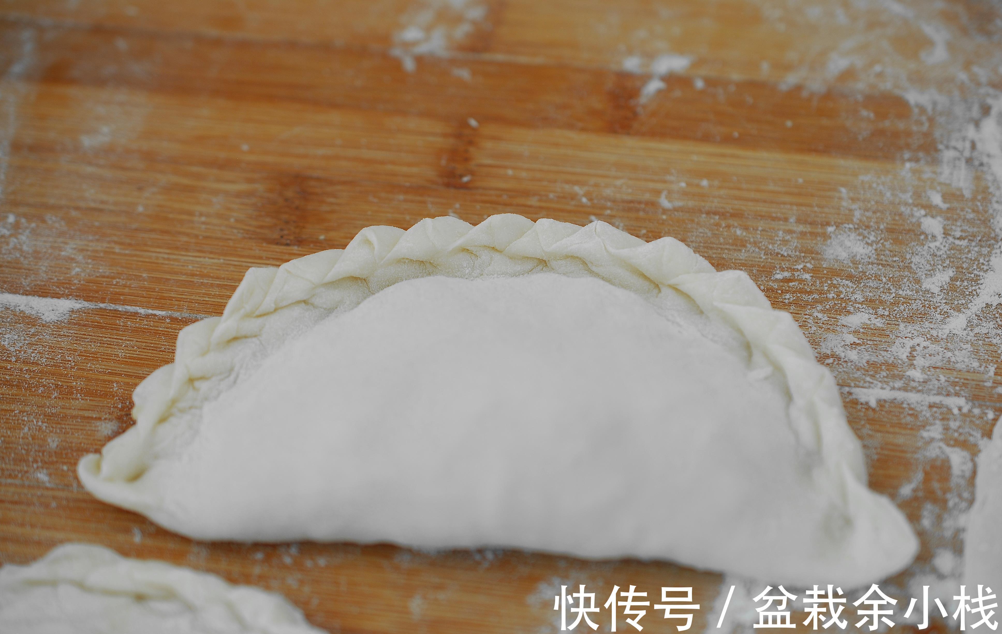 韭菜|这是婆婆烙的韭菜盒子,放了3天了还这么软,皮薄馅大,真香!