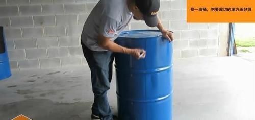 院子|油桶切开改椅子,美观还耐用,摆在院子效果惊人,国外这男子真牛