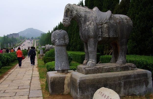 陵墓|解密武则天“无头石像、无字碑”乾陵陵墓之谜,令人吃惊