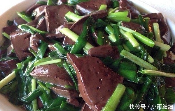 润肠通便补血解毒快手家常菜,韭菜炒鸭血,简单省事但健康不打折
