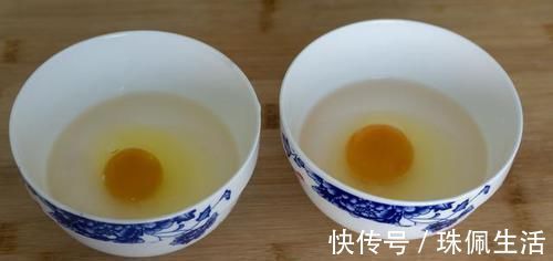 荷包蛋直接下锅煮就废了可惜知道的人不多，这样做完整又不散花