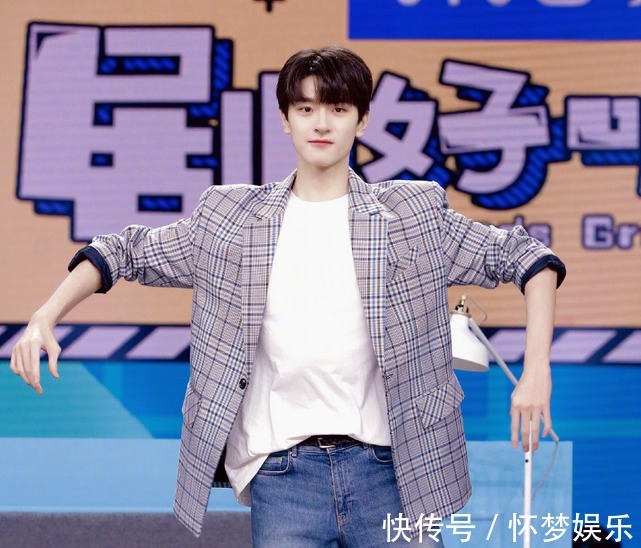 林一邢菲參加《快本》,誰(shuí)注意邢菲的手放哪了滿屏檸檬酸