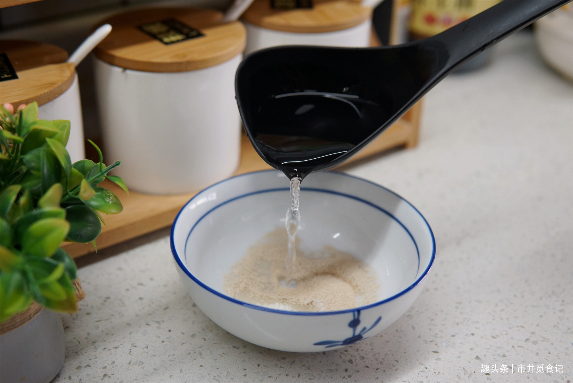 冬天蒸馒头,掌握1个窍门,30分钟发满一盆面,馒头白胖又松软