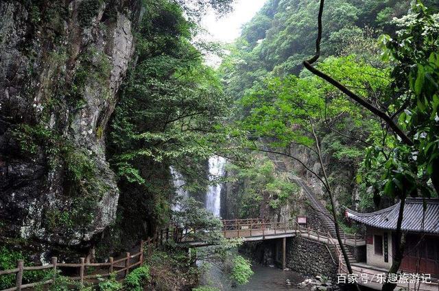 这里是宋朝皇帝的应梦名山，佛教圣地，在民间有小九寨的美誉