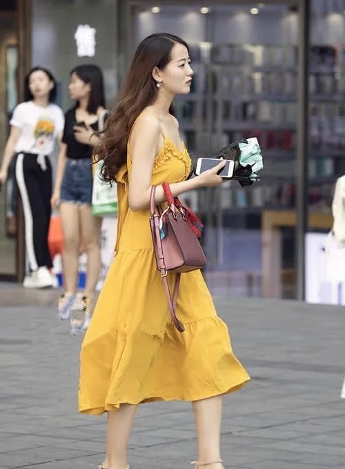 美女|长发披肩的小姐姐,笑容甜美可爱,就是有魅力