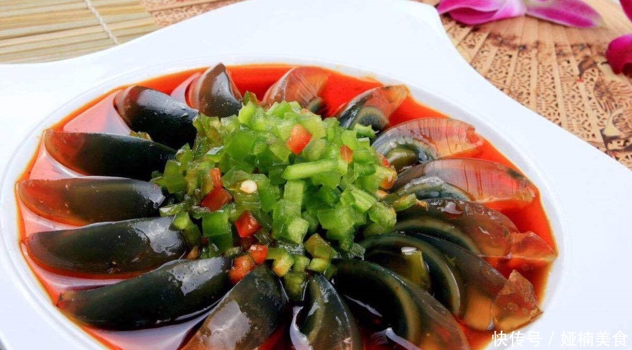 吃法|皮蛋的吃法很多,但是怎么做才好吃?我可以3分钟就做好