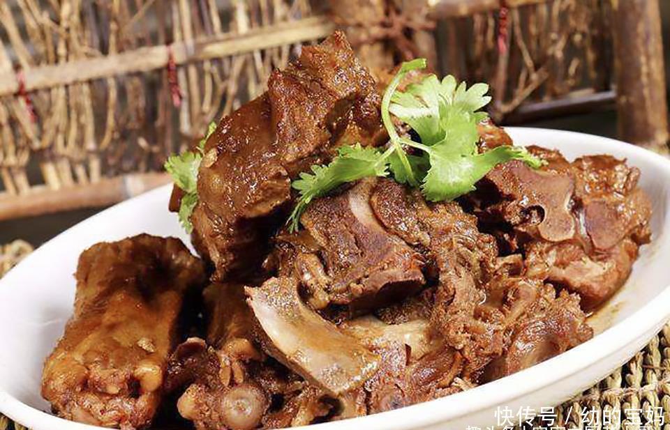 香味|做酱大骨用不用焯水,大厨教你正确做法,香味浓郁肉软烂,太香了