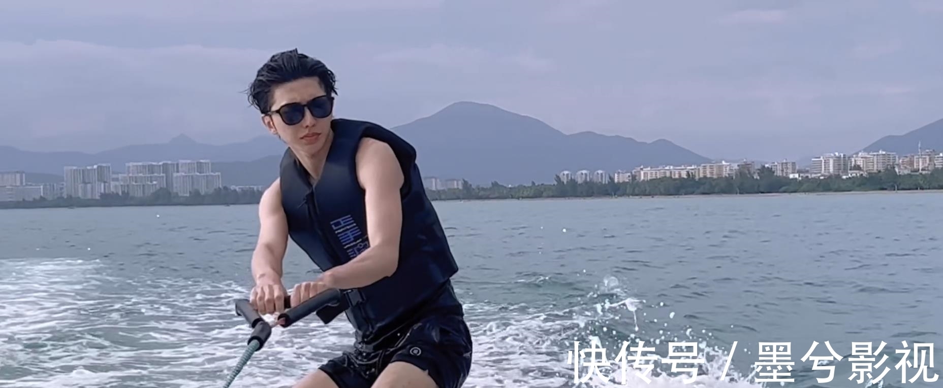 蔡徐坤活久見系列,粉絲:苦等四年啊