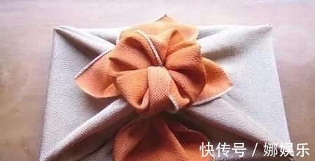 一块布打两个结,变身大容量高颜值收纳包,几十种折法好强大