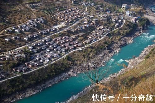 碧罗雪山|太险了！怒江的村庄，挂在高黎贡山和碧罗雪山上，薄得就像纸片片