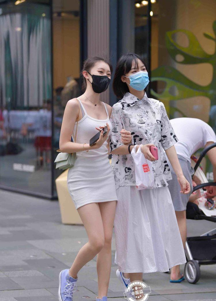 腰部|随便穿搭的连衣裙展现时尚风情,简单的风格轻松大方,漂亮迷人