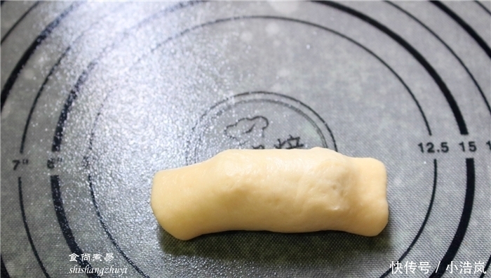 此款面包要收好,简单卷一卷,层次分明,香软可口,在家做方便