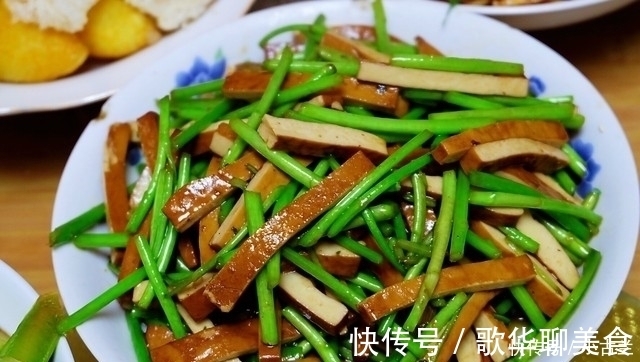 娘家|在娘家聚餐,弟媳妇做了一大桌子菜招待,样样都好吃,亲友全点赞