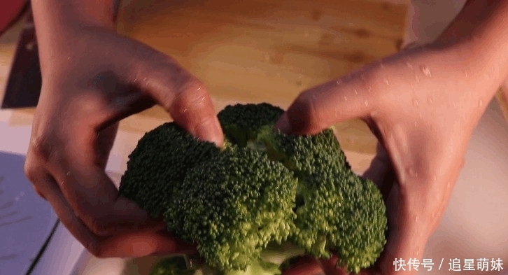 西兰花|吃西兰花之前这个步骤没做对,吃了也白吃,很多人都做错了!