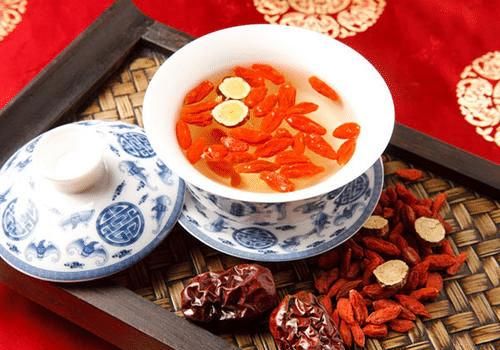 真的|冬天一到，“保温杯里泡枸杞”走不掉，但是你真的适合吗？