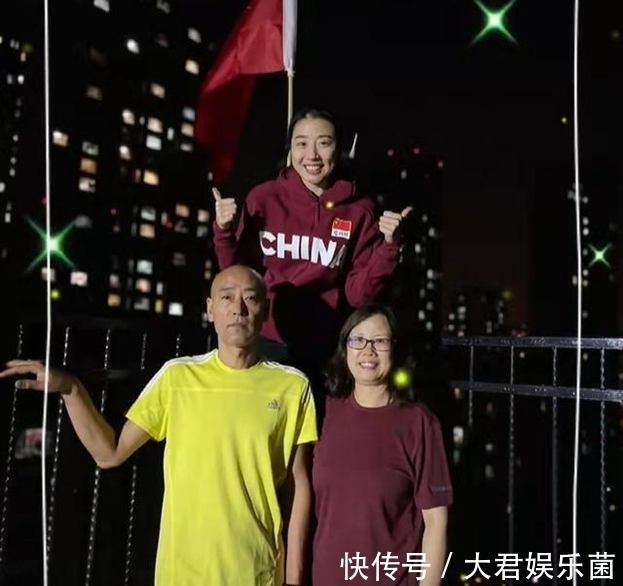 妹妹|朱婷妹妹又长高了!14岁已1米8,司职二传模板冯坤,郎平夸赞