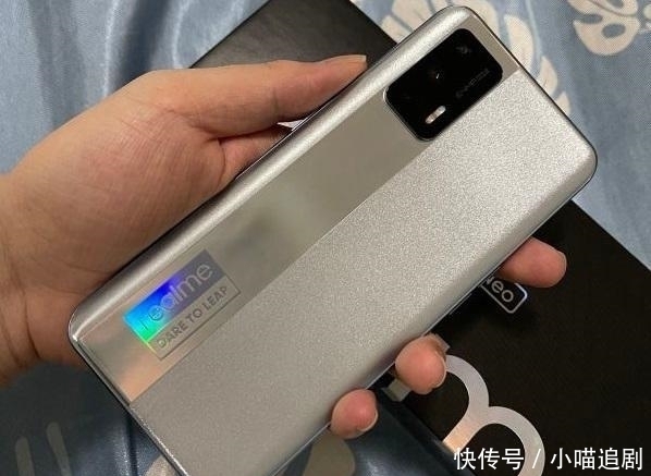 联发科|12GB+256GB，售价2299元供不应求，一天后再度开卖抢到就是赚到