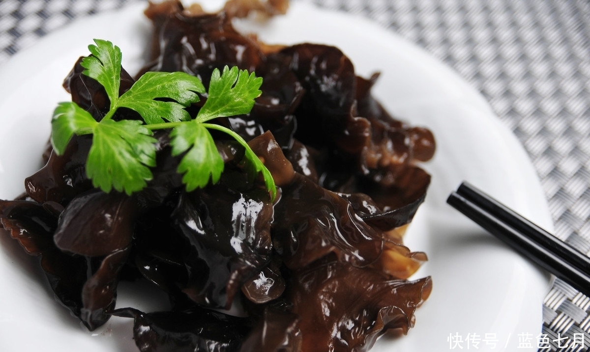  爱吃|木耳虽好，冬季吃木耳，小心2种吃法变“夺命符”，爱吃的人牢记